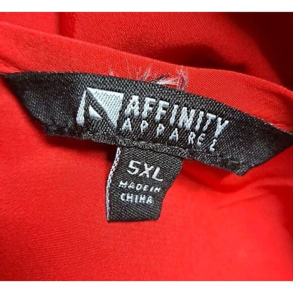 AFFINITY APPAREL Dressy Top Women’s 5XL Red Pleated Blouse Zip Back Gold Buttons - Picture 3 of 8